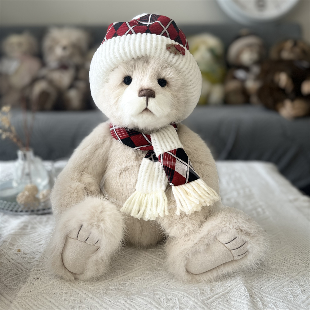 Charlie-Bears-Cozy-01.jpg